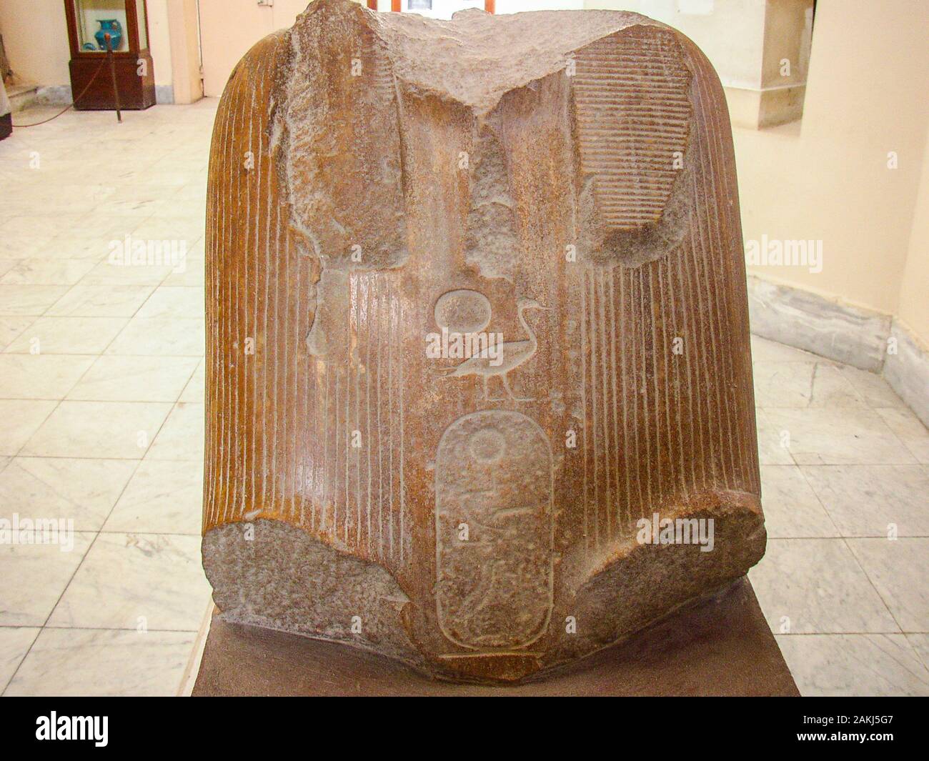 Egitto, Alessandria, Museo greco-romano, una sfinge di Amenemhat IV. Mosso dai Tolemies da luoghi quali Heliopolis, Tanis, Saqqara. Foto Stock
