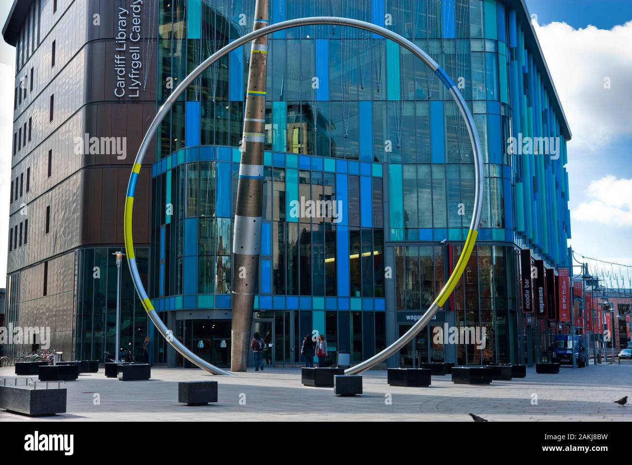 Biblioteca centrale di Cardiff Galles al crepuscolo Foto Stock