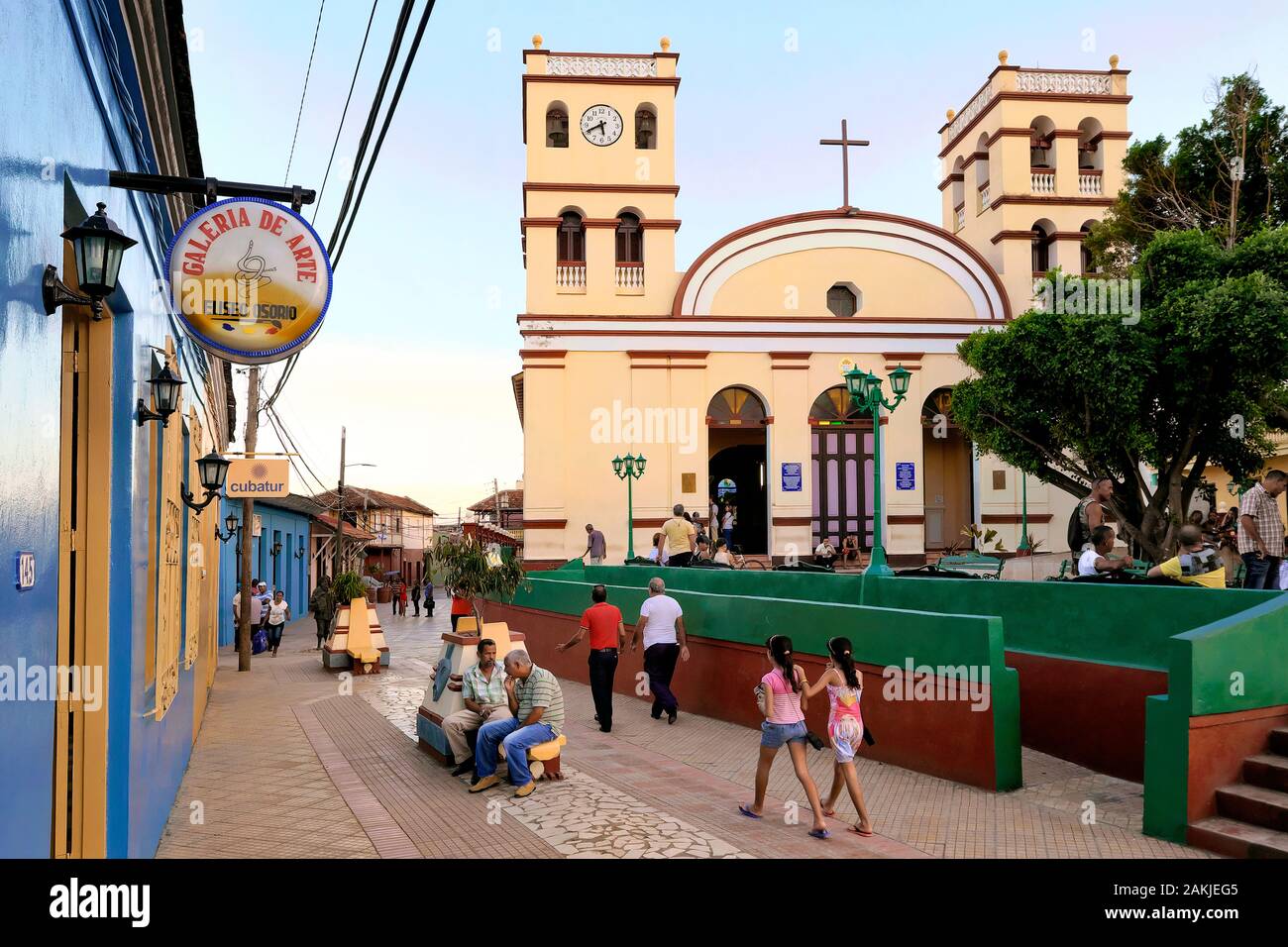 Catedral de Nuestra Señora de la Asunción / la Madonna Assunta Co cattedrale, Parque Indepdencia, Baracoa, provincia di Guantánamo, a Cuba Foto Stock