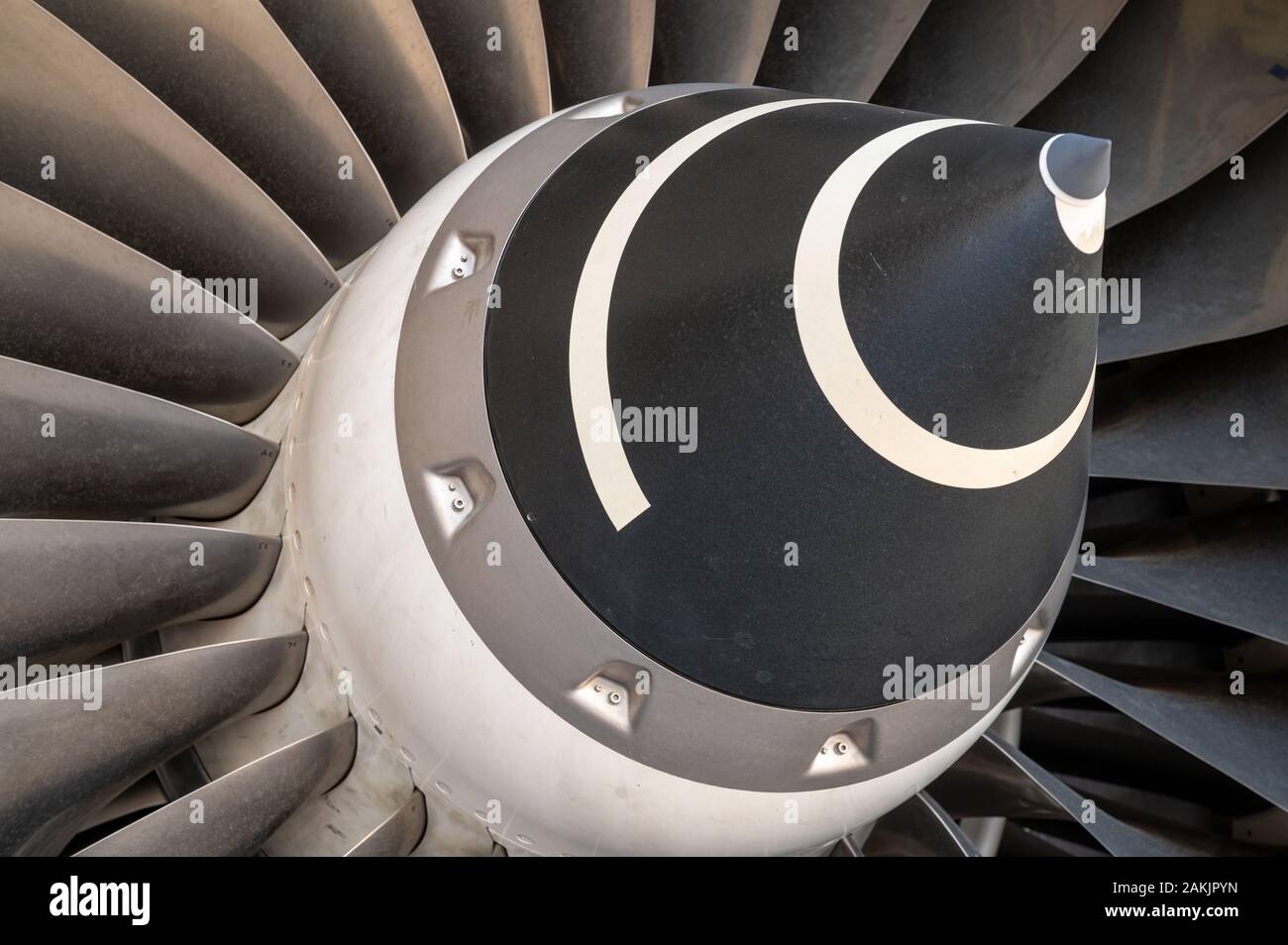 Motore a turbina a getto commerciale ventola di bypass alta su un grande aeromobile passeggeri Foto Stock