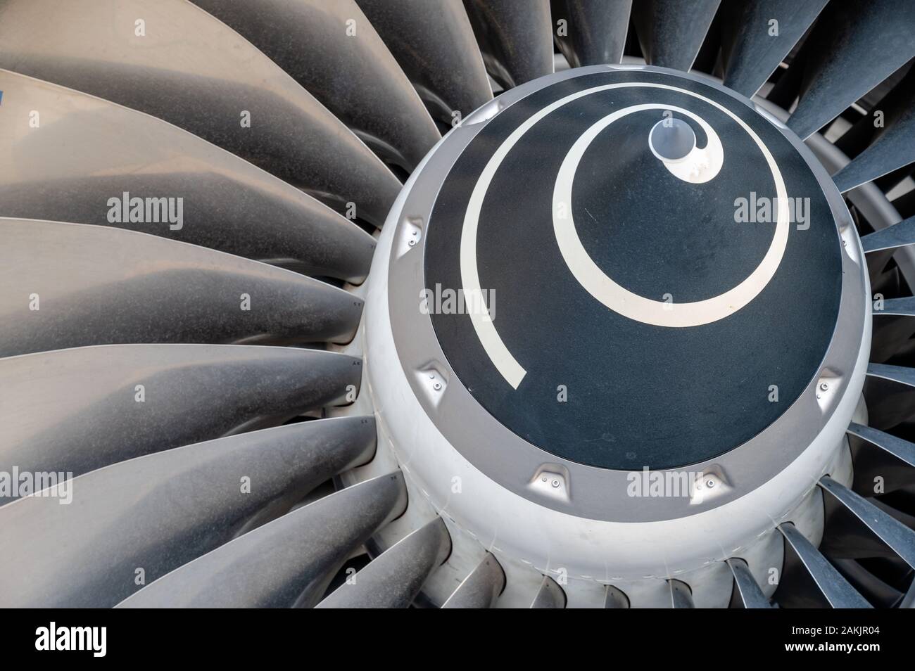 Motore a turbina a getto commerciale ventola di bypass alta su un grande aeromobile passeggeri Foto Stock