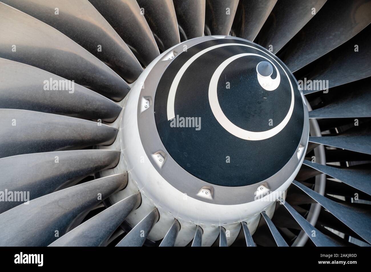 Motore a turbina a getto commerciale ventola di bypass alta su un grande aeromobile passeggeri Foto Stock