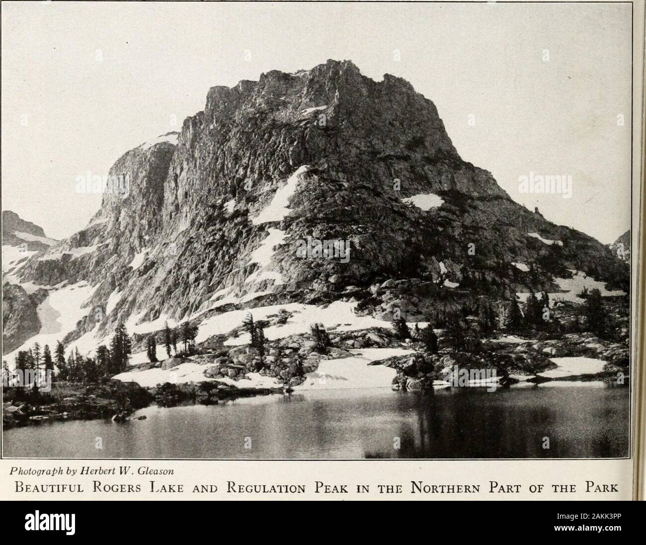 I parchi nazionali di portafoglio . Fotografia di W. L. Huber Il High Sierra: Viev/ del monte Ritter da Kuna Crest. Fotografia di ILiUrl W. Gleason Rogers del bellissimo lago e regolamento il picco nella parte settentrionale del Parco 20 Y Foto Stock