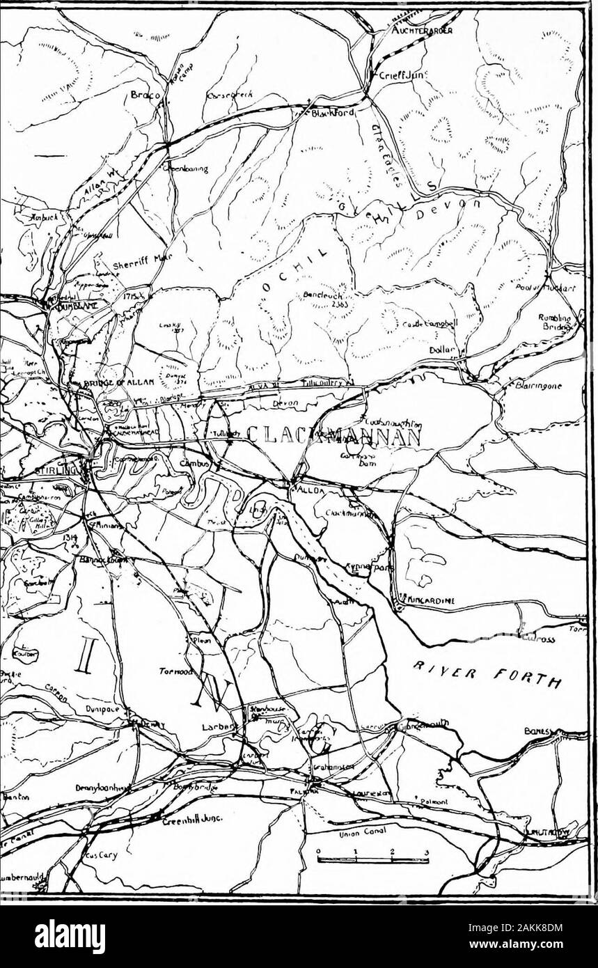 Note sul quartiere di Menteith, per i turisti e per gli altri . ains ; almeno la vedo io. La vita è un sogno, dicono, ma i sogni hanno theirawakening. Un ombra, quando essa passa sopra thebents so brown, attraverso l'erica e ruba in posizionedi corries delle colline, restituisce non più. Solo areflection delle nubi, si dice. Bene, se è così,non è vita solo una riflessione del passato ? Potremmo vedere però un ombra del futuro, econfrontare con le ombre del passato, perché allora,anzi, potremmo sapere qualcosa di Menteithand altri distretti in cui le ombre gioco,proveniente, come la vita, dal nulla, e returni Foto Stock