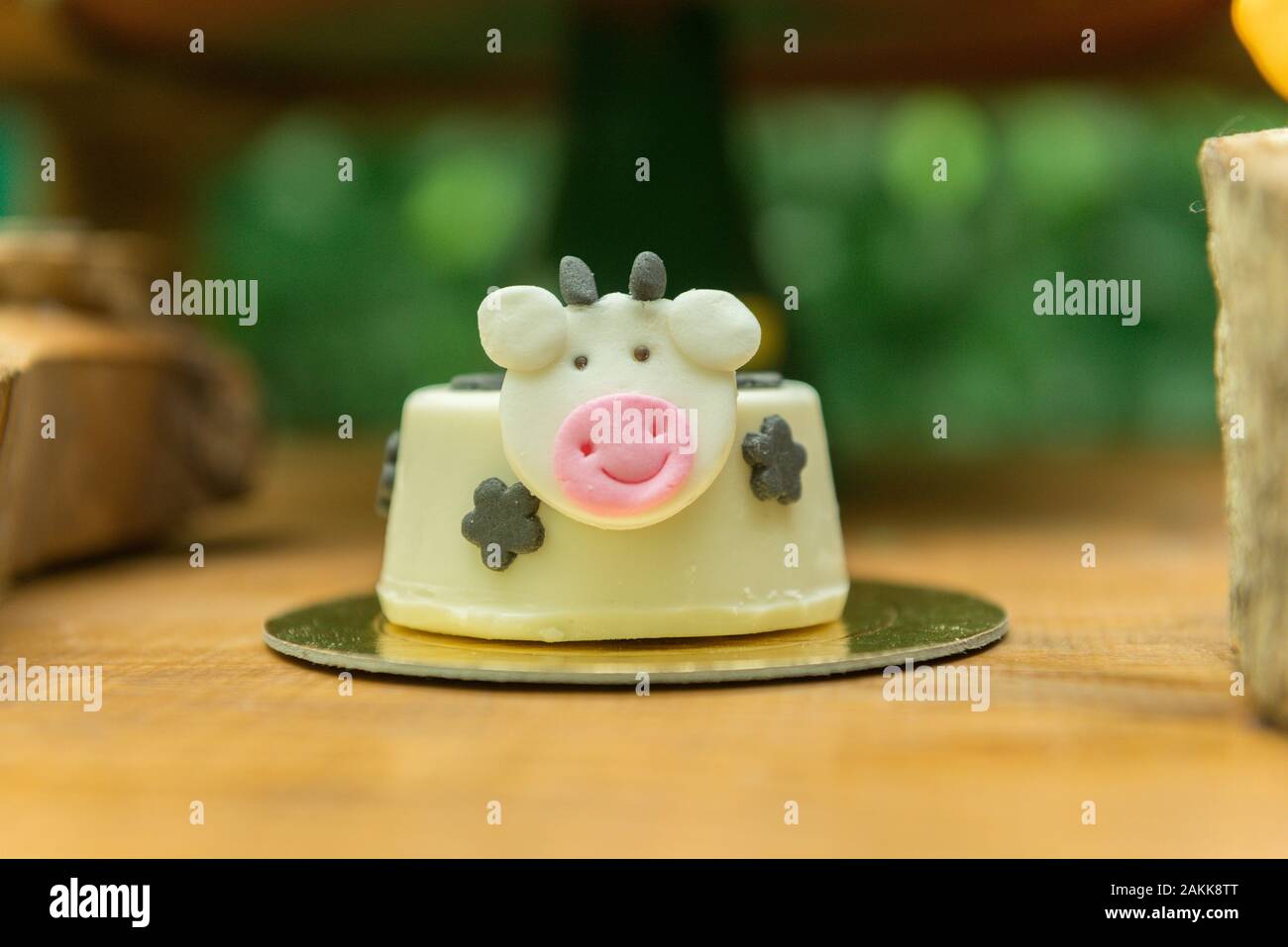 Bambini Decorazione di partito - Agriturismo Tema. Caramella di forma personalizzata. Torta tabella dettaglio. I dolci fatti a mano con grande cura. Infanzia e la gioia del concetto. Copia spa Foto Stock