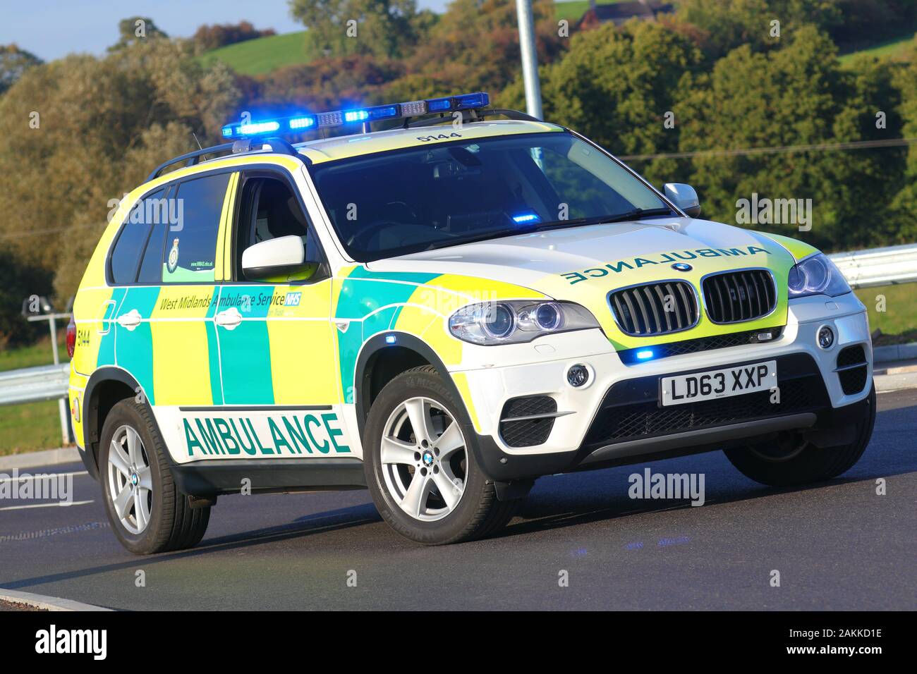 Una BMW X5 paramedic rapid resonse veicolo in Uttoxeter, azionato da West Midlands servizio ambulanza Foto Stock