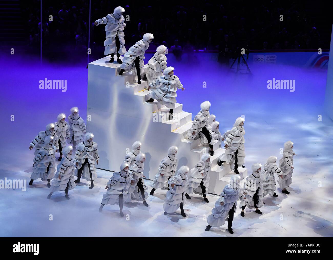 Losanna, Svizzera. 09th, 2020 gen. Artisti eseguono la danza durante la cerimonia di apertura il Lausanne 2020 Olimpiadi della Gioventù a Vaudoise Arena giovedì, 09 gennaio 2020. Losanna, Svizzera. Credito: Taka G Wu/Alamy Live News Foto Stock