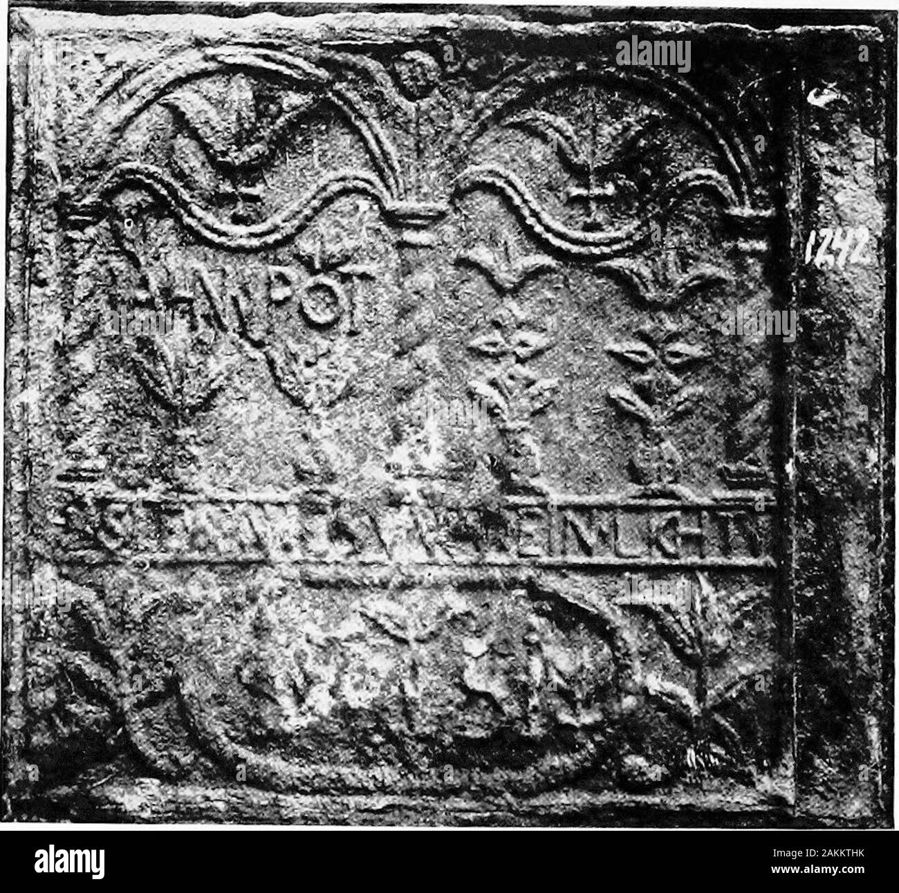 Il libro pratico di inizio American arti e mestieri . In Pennsylvania tedesco GHISA STOVEPLATE; Caino e Abele la cortesia di Henry Chapman Mercer, Esq., Font Hill, Doyles- Città, Bucks, Pennsylvania. In Pennsylvania tedesco GHISA STOVEPLATE DA JOHN POTTS la cortesia di Henry Chapman Mercer, Esq., Font Hill, Doylestown, Bucks, Pennsylvania decorativi LAVORI IN METALLO 63 quindi di nuovo molto grazioso lampade pendenti o Ian-spine con lati di vetro, sono modellate in ferro battuto.la vecchia lampadina o lanthorn, mostrata nell'illustrazione(Fig. 4), realizzato per la biblioteca di Filadelfia nel 1731 andnow appeso solo all'interno dell'IT Foto Stock Il libro pratico di inizio American arti e mestieri . In Pennsylvania tedesco GHISA STOVEPLATE; Caino e Abele la cortesia di Henry Chapman Mercer, Esq., Font Hill, Doyles- Città, Bucks, Pennsylvania. In Pennsylvania tedesco GHISA STOVEPLATE DA JOHN POTTS la cortesia di Henry Chapman Mercer, Esq., Font Hill, Doylestown, Bucks, Pennsylvania decorativi LAVORI IN METALLO 63 quindi di nuovo molto grazioso lampade pendenti o Ian-spine con lati di vetro, sono modellate in ferro battuto.la vecchia lampadina o lanthorn, mostrata nell'illustrazione(Fig. 4), realizzato per la biblioteca di Filadelfia nel 1731 andnow appeso solo all'interno dell'IT Foto Stock