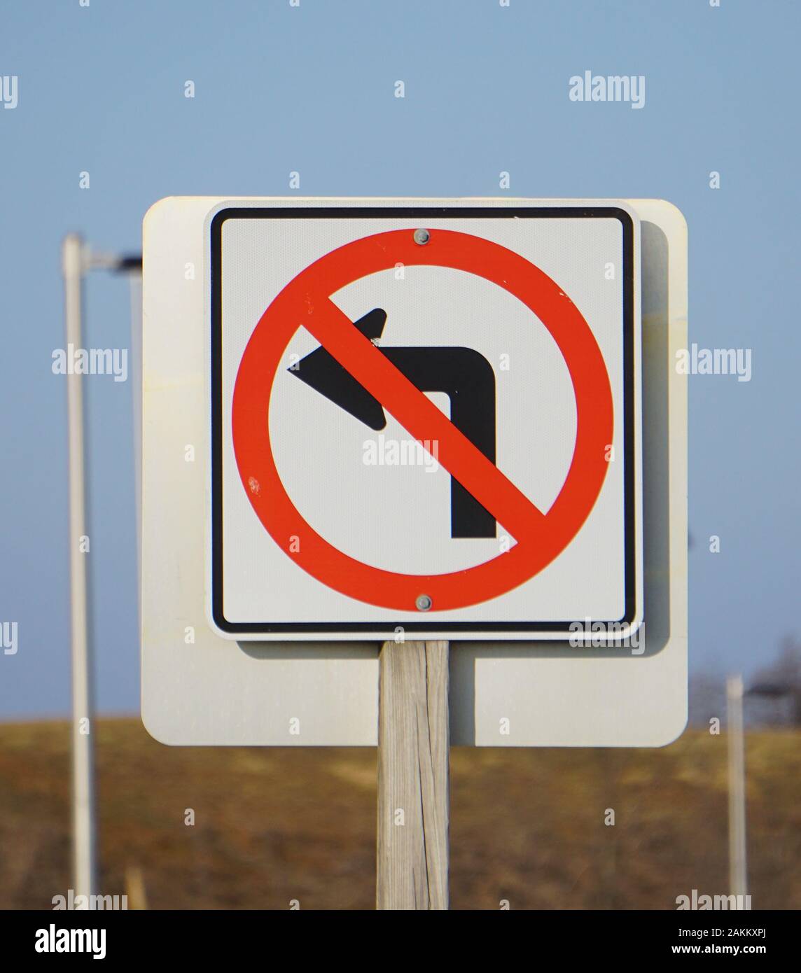 Nessun indicatore di svolta a sinistra pubblicato come avvertenza per i conducenti. Foto Stock