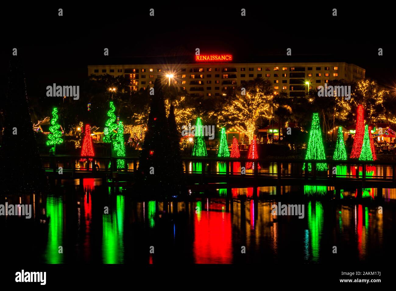 Orlando, Florida. Dicembre 30, 2019. Illuminata di alberi di Natale a Seaworld Foto Stock