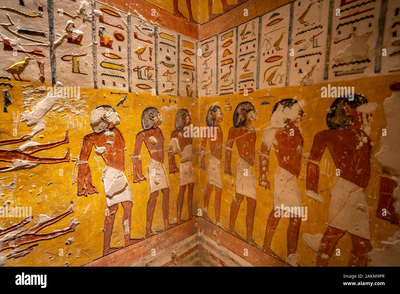 Geroglifici su pareti in tombe nella Valle dei Re a Luxor, Egitto Foto Stock