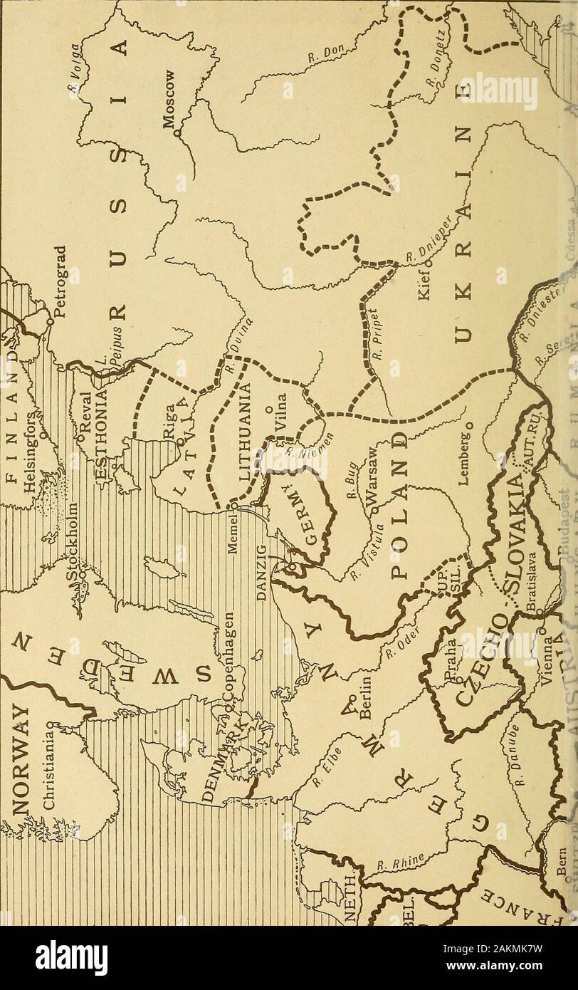 L'Europa di oggi . 91, 201Trondhjem, 46Trondhjem fiordo, 26, 27Tula, 214, 233Tundja V., 208Tundja R., 181Tundra, 29, 216Torino, 99, 194Turchia, 209turchi, 21, 133, 199toscana, 176Mar Tirreno, 175, 177 Ugro-Finns, 20Ukranians, 20, 91, 133, 222l'Ucraina, 211, 213, 214, 216, 222-227Alta Slesia, 67, 84, 94Ural Mts., 214Uskub, 201, 207Utrecht, 79 Valdai colline, 211Valencia, 173. 185Vardar R., 179, 180, 201, 204Varna, 209Vener L., 28, 42a Venezia, 190, 191, 193, 194Verona, 100, 194Vesuvio Mt., 176Vienna, 102, 118, 128 Bacino di Vienna, 103i vichinghi, 45Vistola R., 54, 55, 70, 89, 93, 94Vlachs, 131, 198moldava, 1 Foto Stock