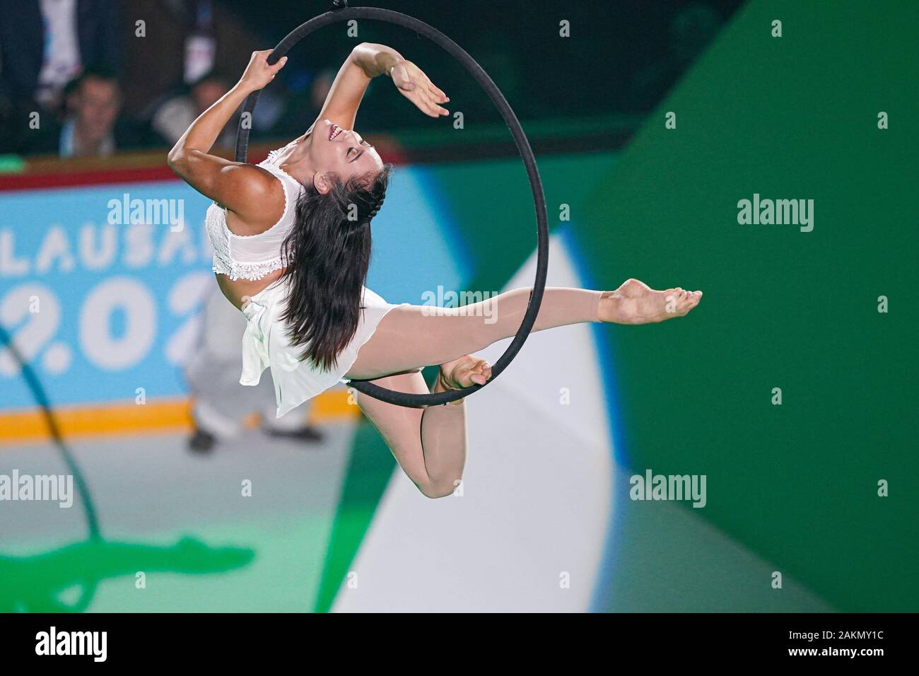Losanna. Il 9 gennaio, 2020. Un attrice esegue durante la cerimonia di apertura del 3° Inverno Olimpiadi della Gioventù tenutasi a Vaudoise Arena a Losanna, in Svizzera il 9 gennaio, 2020. Credito: Bai Xueqi/Xinhua/Alamy Live News Foto Stock
