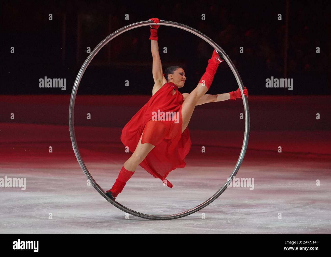 Losanna. Il 9 gennaio, 2020. Un artista esegue durante la cerimonia di apertura del 3° Inverno Olimpiadi della Gioventù tenutasi a Vaudoise Arena a Losanna, in Svizzera il 9 gennaio, 2020. Credito: Yang Shiyao/Xinhua/Alamy Live News Foto Stock