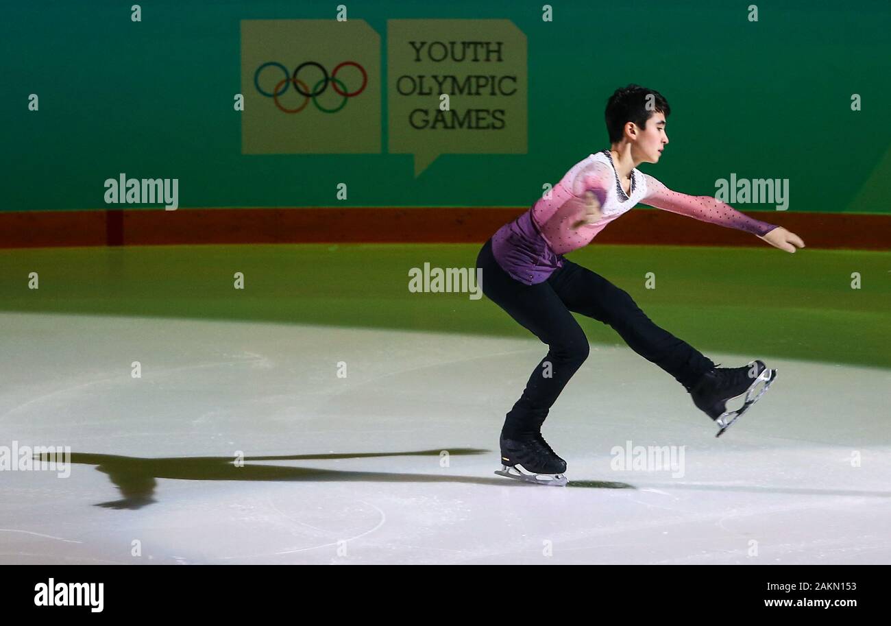 Losanna. Il 9 gennaio, 2020. Un attore compie durante la cerimonia di apertura del 3° Inverno Olimpiadi della Gioventù tenutasi a Vaudoise Arena a Losanna, in Svizzera il 9 gennaio, 2020. Credito: Shan Yuqi/Xinhua/Alamy Live News Foto Stock