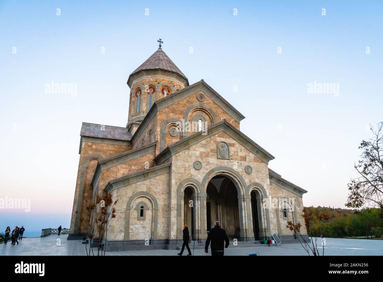 Sighnaghi, Georgia - Ottobre 2019: Monastero di Bodbe di San Nino - un complesso monastico ortodosso georgiano nella regione di Kakheti ed è una popolare attrazione turistica Foto Stock