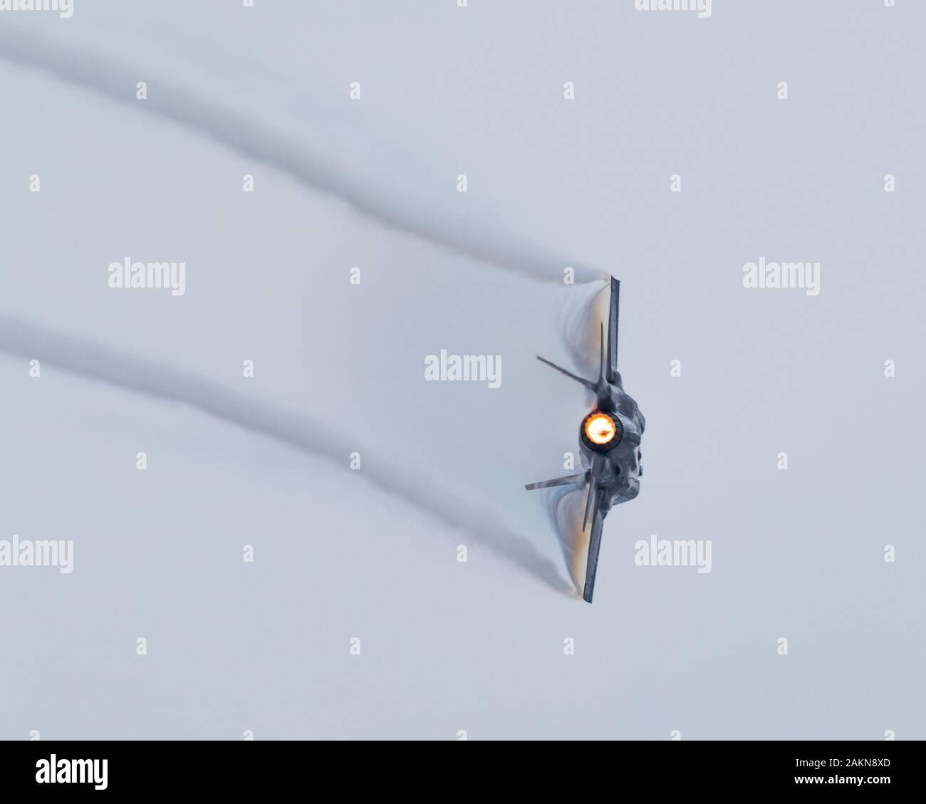 Un F-35un fulmine II con la F-35 Demo Team vola oltre la collina Air Force Base durante una dimostrazione pratica gen. 8, 2020, a Hill AFB, Utah. Il team è ora assegnato al combattimento aereo al comando al 388 Fighter Wing. (U.S. Air Force foto di Senior Airman Alexander Cook) Foto Stock