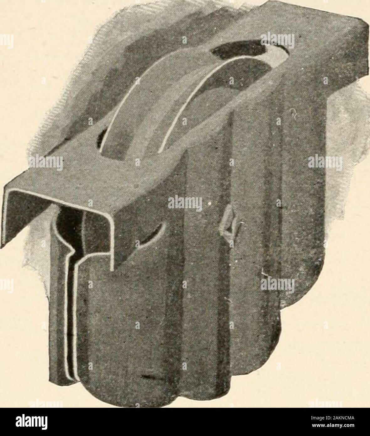 Manuale per gli architetti e costruttori . , Di comunicare con il Companj-sinspector. 7. Nessun montante principale sarà consentito di meno di HO-pollice tubo, e montanti deveessere posizionato fuori dalla portata di brina, e deve essere collocato : un che il misuratore può essere posizionato convenientemente per la lettura dell'indice. b che il misuratore non sarà esposto a umidità o ghiaccio, o potrà essere ritenuta responsabile di lesioni da qualsiasi causa.c che il rubinetto posto sul lato di ingresso del contatore può essere facilmente raggiunto da parte del consumatore e la società.d che il misuratore non essere collocato a più di otto piedi da terra. 8. Dove le prese sono previste, ma Foto Stock