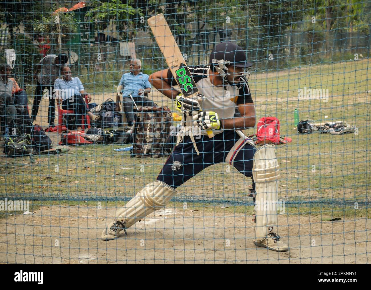 KOLKATA,West Bengal/India-marzo 15 2018:Il Cricketers treno a Calcutta il cricket coaching center,Dhakuria, Lago di Club, Dhakuria. Foto Stock