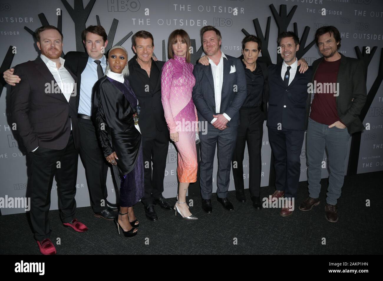 Derek Cecil Walking il tappeto rosso di HBO The Outsider tenuto al DGA Theatre di Los Angeles California 9 gennaio 2020. Foto di Parisa Afsahi Sipa USA Foto stock Alamy