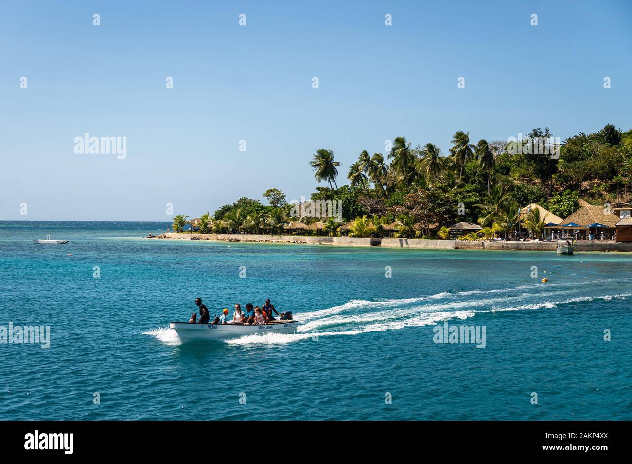 Yasawa, Isole Figi - 24 Settembre 2019: una barca che portano i turisti a un altro lasciando un'isola idilliaca nelle isole Figi nel sud dell'oceano pacifico Foto Stock