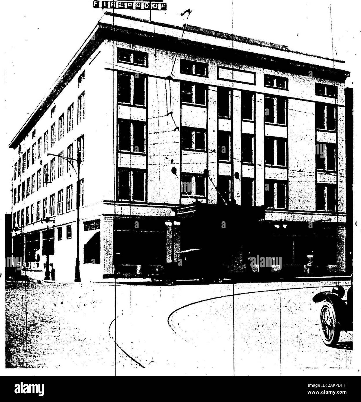 1921 Des Moines e Polk County, Iowa, Città Directory . Il freddo RunningLodated^e chiudere ^o andTheaters all'ingrosso. Tre blocchi dall'acqua e telefono in ogni stanza. Hotel centralmente Retail District, edifici pubblici andRock Isola e stazioni Jnlon. 200 camere-50con PRIVATIE BATHliooijis senza bagno 75c a $1,75 I Reims con ba^h di $ 1,50 a $ 3,50 H .6. Mi^ANSm Titolare 20 (1921) R. L. POLK & CC HOTEL IRWm S nuovo (europeo) Hotel più popolari in capitale Iowas assolutamente ignifugo IRIWIIN WSMB -^. 100 camere, 90 WITHCLOSE ai teatri, bagno, circolante acqua CE NELLE CAMERE.quartieri per lo shopping, BOT Foto Stock