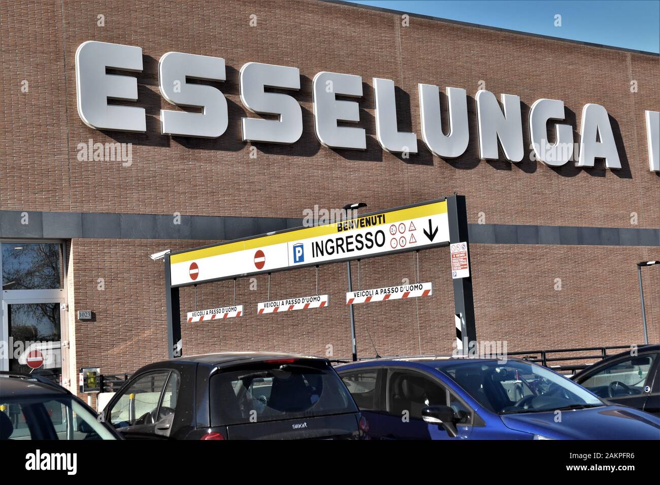 ESSELUNGA SUPERSTORE SEGNO SUL MURO. Foto Stock