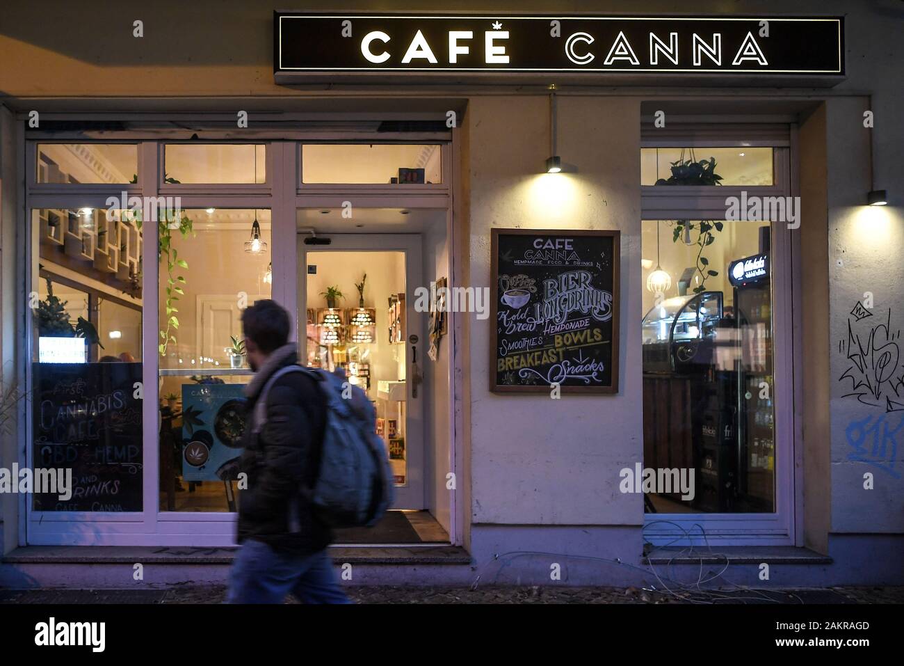 Berlino, Germania. 07Th gen, 2020. CBD Café Canna. Credito: Britta Pedersen/dpa-Zentralbild/ZB/dpa/Alamy Live News Foto Stock