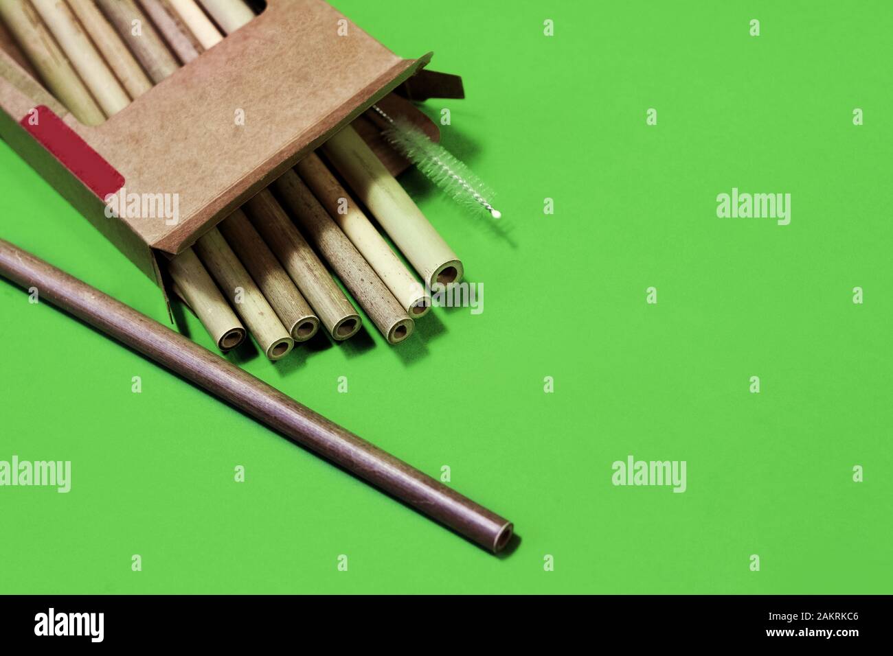 cannuccia ecologica di bambù per acqua potabile dire no al concetto di plastica zero rifiuti Foto Stock