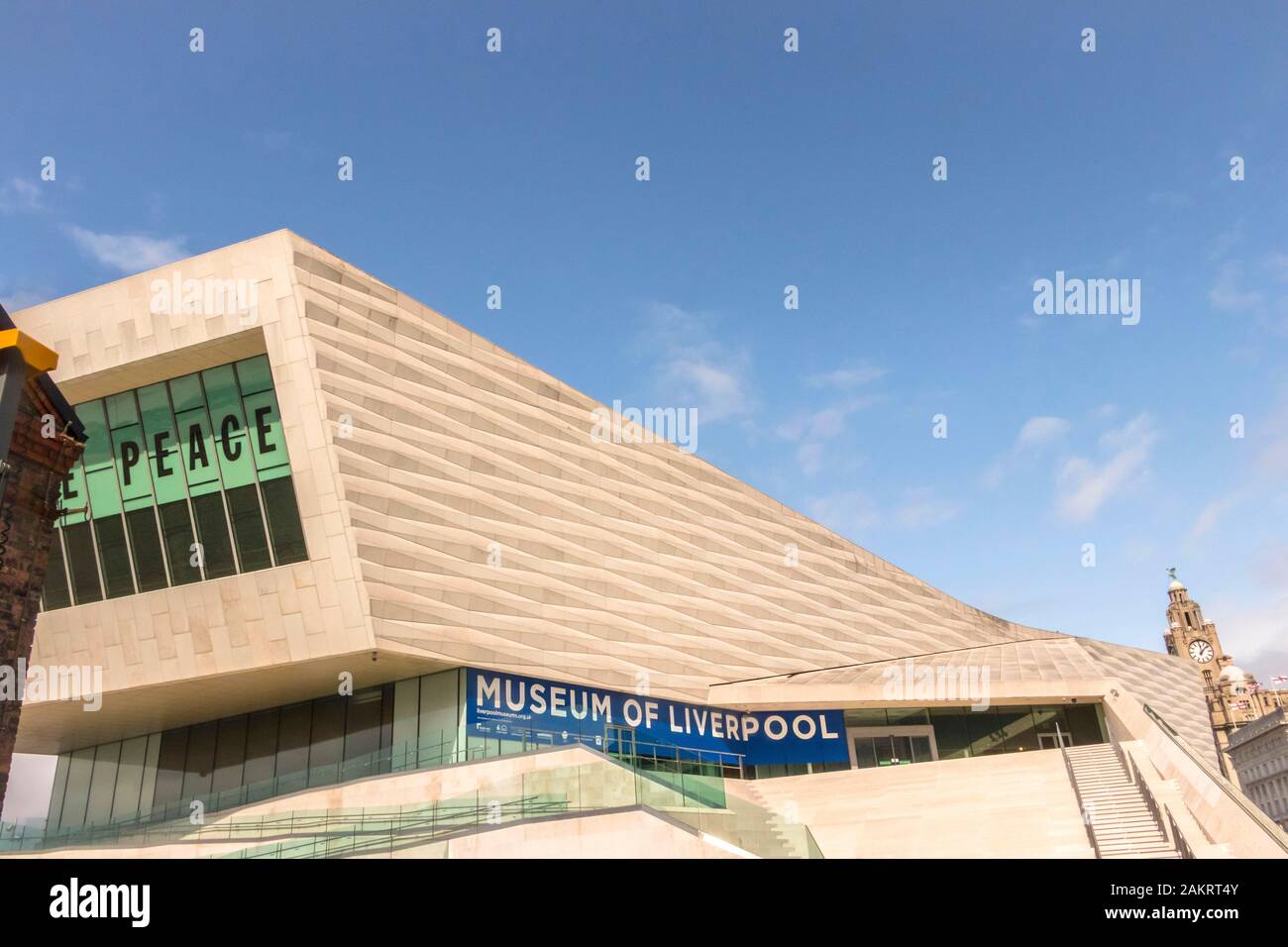 Vista della superficie geometrica del moderno Museo di Liverpool a Liverpool, Regno Unito Foto Stock