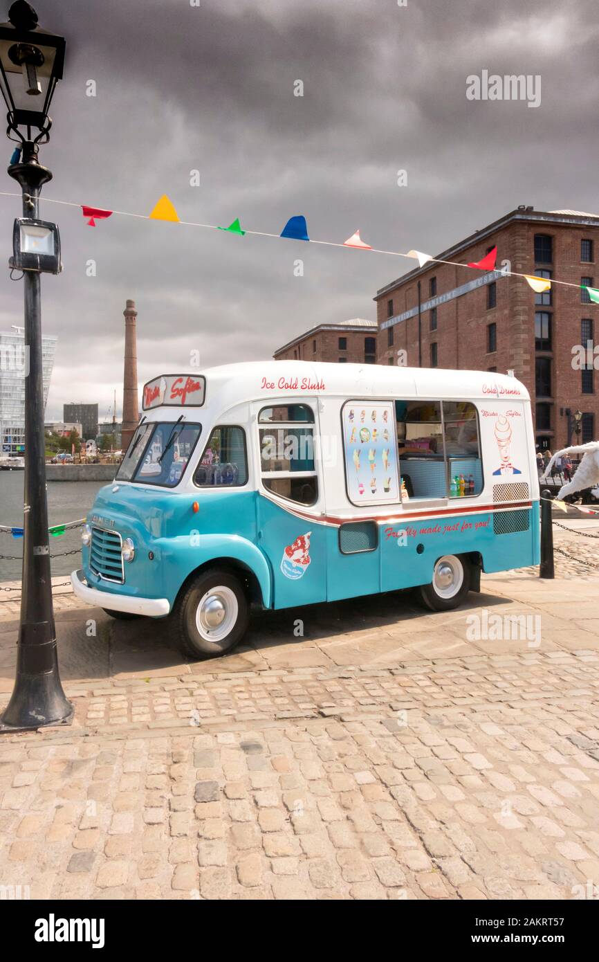 Vintage Commer ice cream van a Liverpool Regno Unito Foto Stock