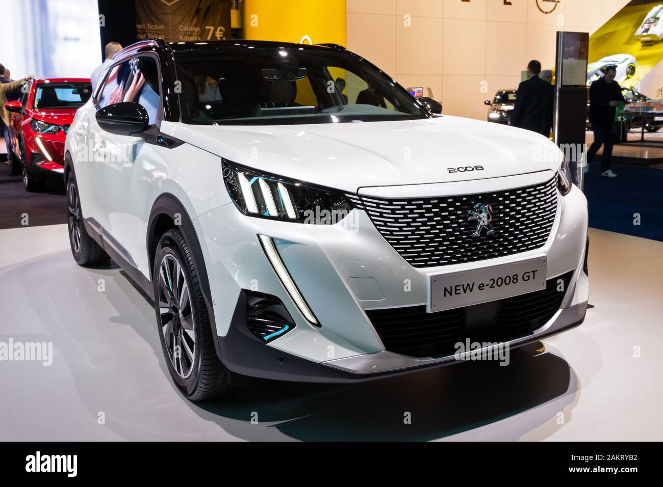 Bruxelles - Jan 9, 2020: nuova Peugeot e-2008 GT elettrico auto SUV presentati presso il Bruxelles Autosalon 2020 Motor Show. Foto Stock