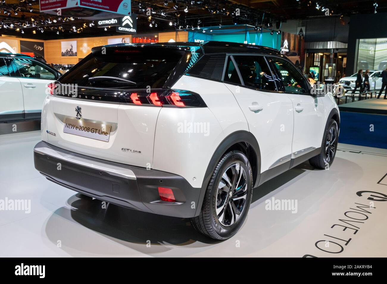 Bruxelles - Jan 9, 2020: nuova Peugeot e-2008 GT elettrico auto SUV presentati presso il Bruxelles Autosalon 2020 Motor Show. Foto Stock