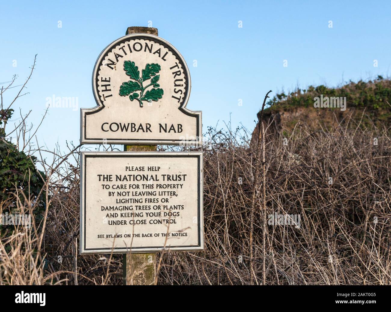 Il National Trust segno a Cowbar Nab vicino Staithes, North Yorkshire, Regno Unito Foto Stock