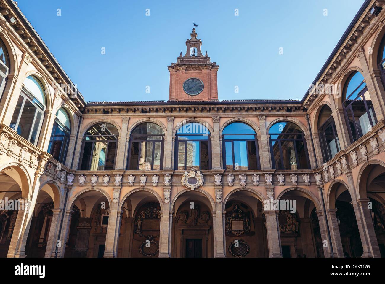 Archiginnasio di Bologna Università, la più antica università del mondo a Bologna, la capitale e la città più grande della regione Emilia Romagna, Italia Foto Stock