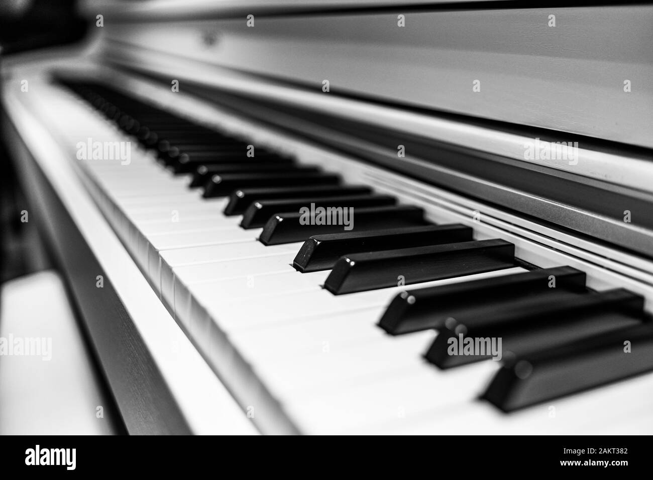 strumenti musicali monocromatici in bianco e nero con tasti per pianoforte prospettico Foto Stock