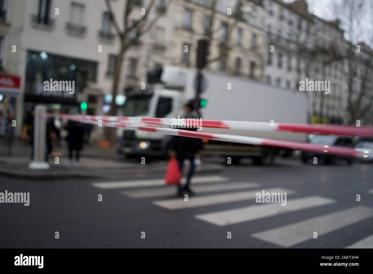 Cordone di polizia francese, boulevard Barbès, 75018 Paris, Francia Foto Stock