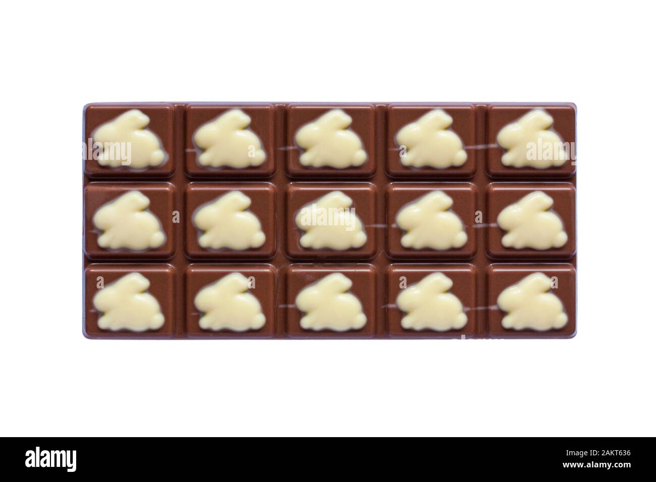 Cadbury Dairy Milk Spring Edition barra di cioccolato rimossa dall'involucro isolata su sfondo bianco - cioccolato al latte con cioccolato bianco Foto Stock