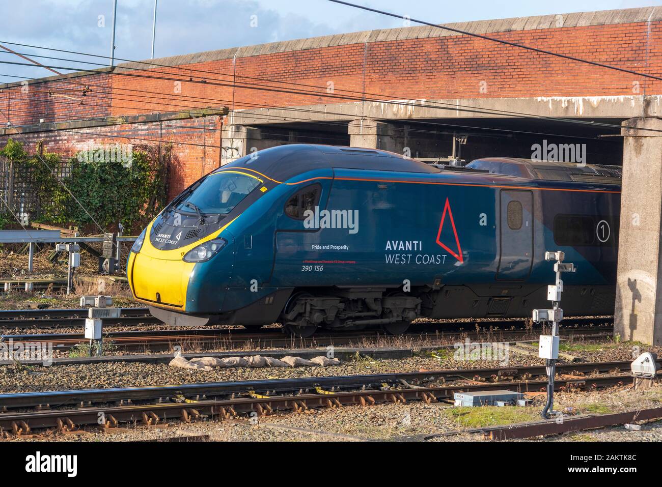 Avanti Pendolino Classe390 express passeggero pendolino. Nuova livrea Avanti. Foto Stock