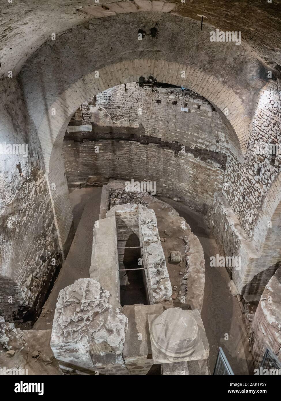 Basilica di San Crisogono, cripte fin dai tempi antichi, Roma Italia Foto Stock