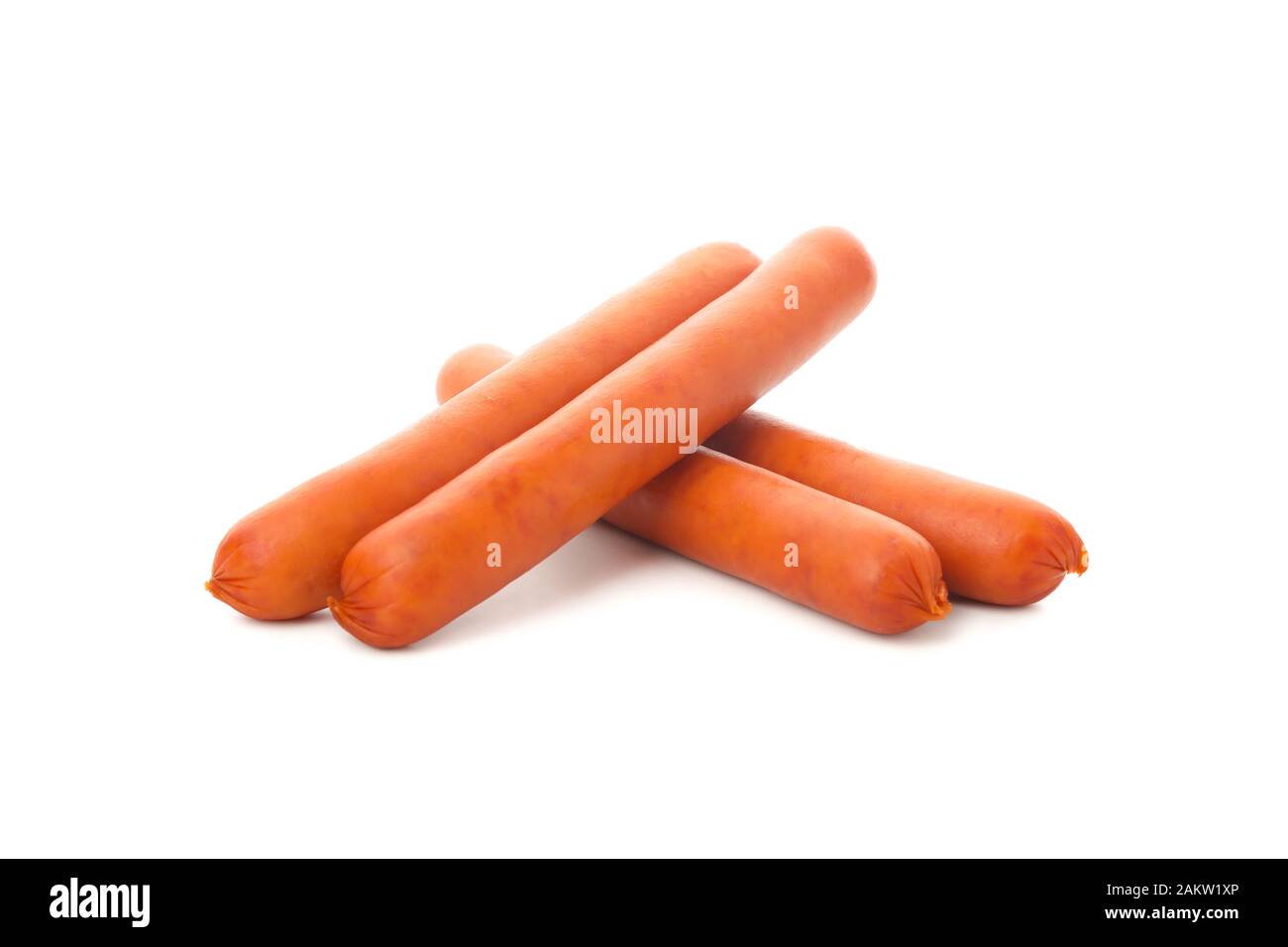 Deliziose salsicce isolate su sfondo bianco, primo piano Foto Stock