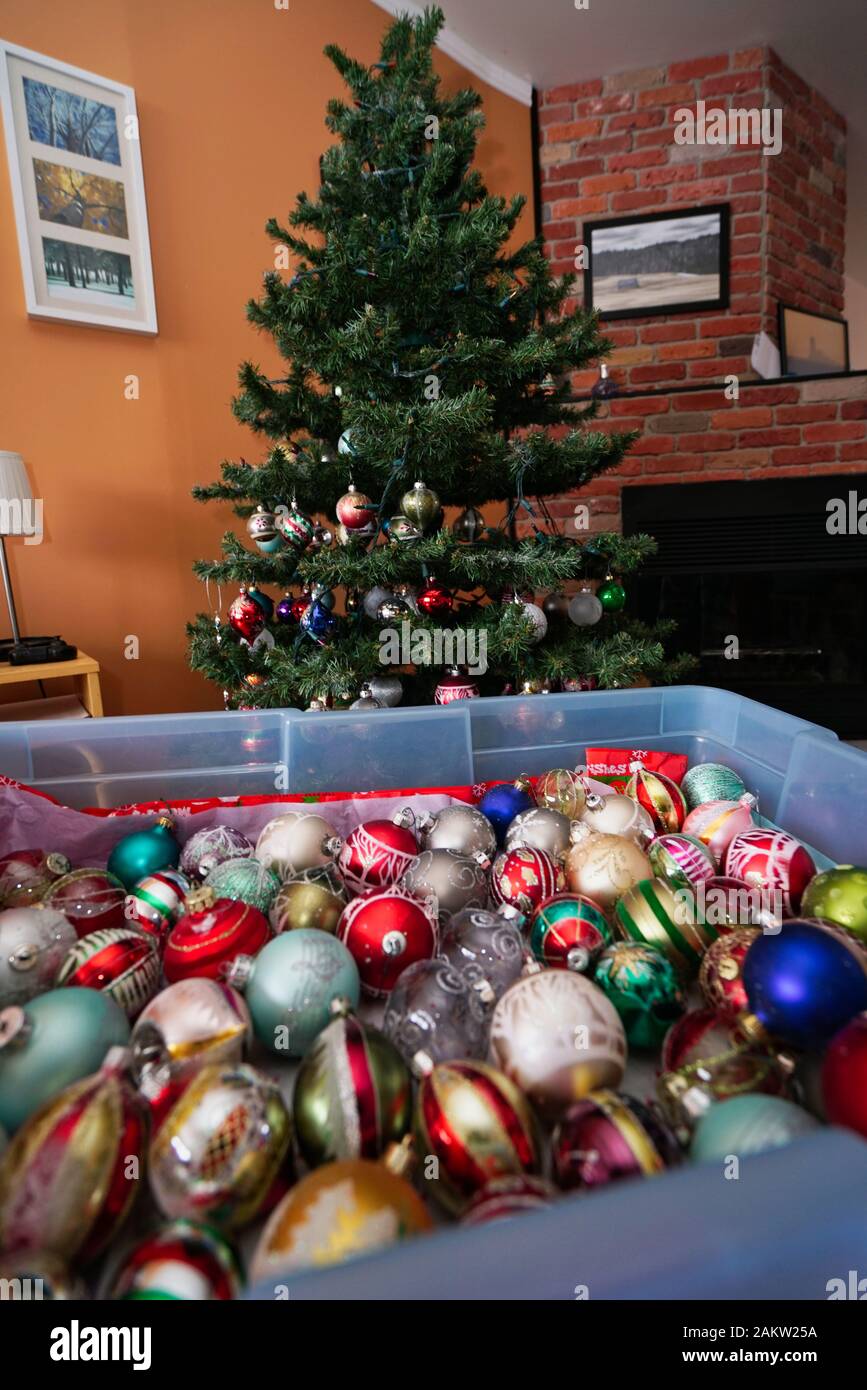 Montréal, Québec, Canada,gennaio 4,2020.Memorizzazione di decorazioni di Natale nelle caselle. Montréal, Québec, Canada.Credit:Mario Beauregard/Alamy News Foto Stock