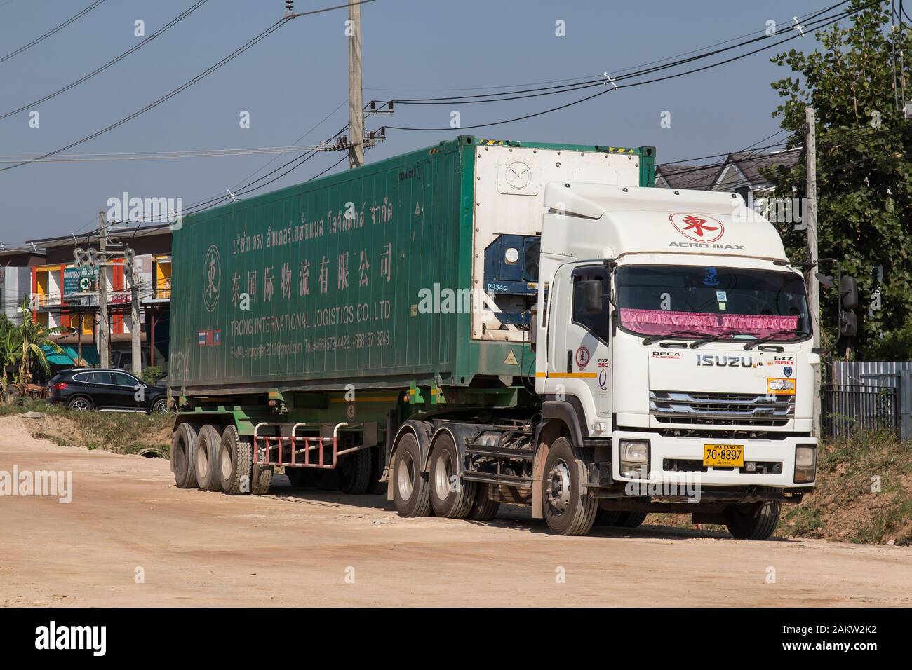 Chiangmai, Tailandia - 7 Gennaio 2020: contenitore per rimorchio camion carico di Trong International Logistic. Foto di road No.1001 a circa 8 km da città cente Foto Stock