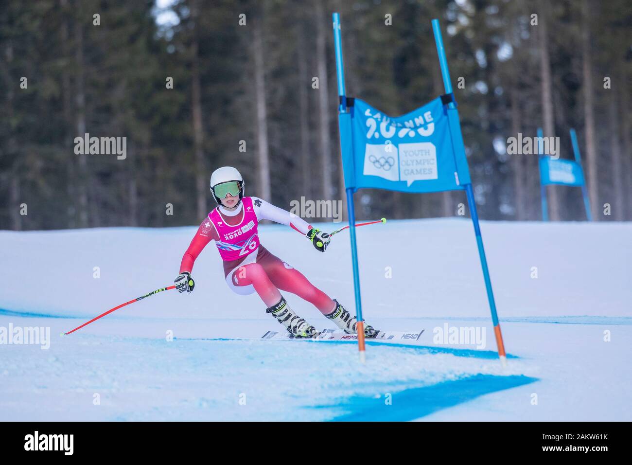Sciatore alpino, Amelie Klopfenstein, SUI, compete in Lausanne 2020 Donna Super G Sci di discesa a Les Diablerets Alpine Center in Svizzera Foto Stock