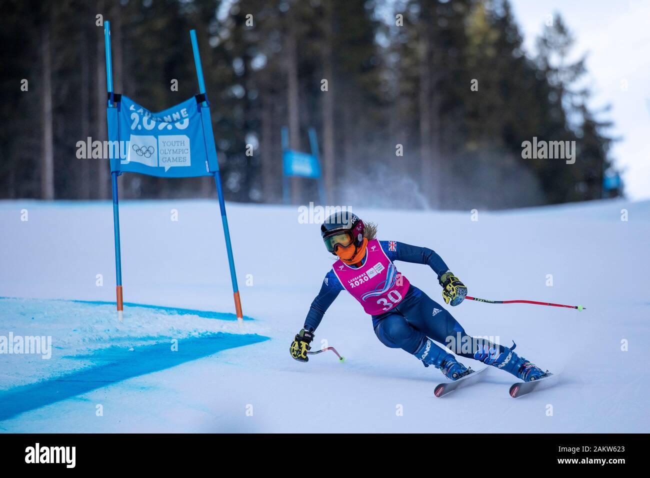 Team GB sciatore alpino, Daisi Daniels (17), durante il Lausanne 2020 Donna Super G Sci di discesa a Les Diablerets Alpine Center in Svizzera. Foto Stock