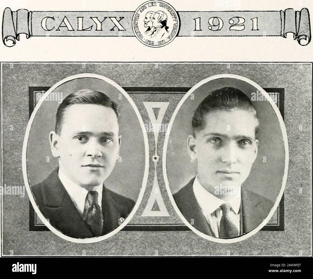 Calice . una brillante carriera inBoys High School di Atlanta, .d opo un soggiorno oftwo anni a Washington e Lee nell'Aca demic-scuola, Xoble abbandonato il suo collegecareer temporaneamente per diventare un professore ofHistory in Alta Scuola di Sunthille, Texas.(fino all anno di teacliiiig era tuttavia sufficiente, sohr sunmuTed presso la University of Texas, wherehe incidentalmente ha acquisito un paio di più collegecredits. La caduta del 1920 trovato in lui una volta moreenrolled nei ranghi dei suoi ex compagni di classe,chiede con insistenza un grado. Xoble è un s])lendid studente, un excellentlogician e la sua maestria in argomento è in-di Foto Stock