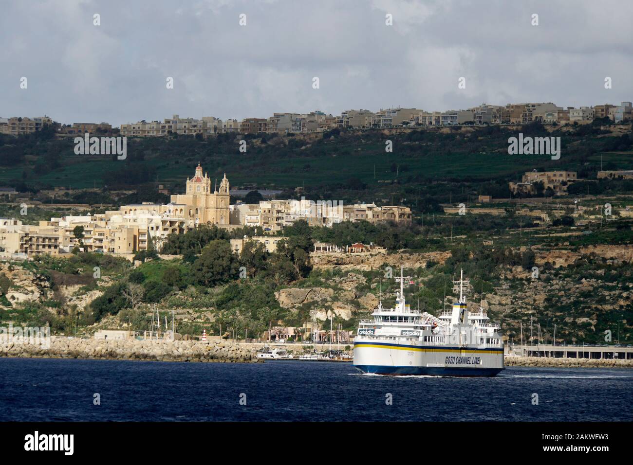 Malta-Gozo Fähre verlässt den Hafen von Mgarr, Gozo, Malta Foto Stock