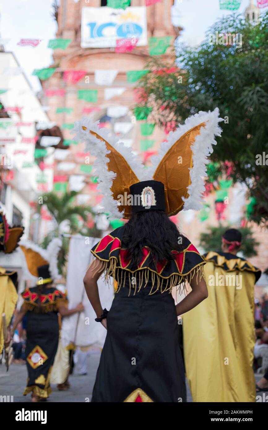 Messico, Puerto Vallarta, Jalisco, indigeni partecipante di prendere parte al festival "Nostra Signora di Guadalupe" Foto Stock