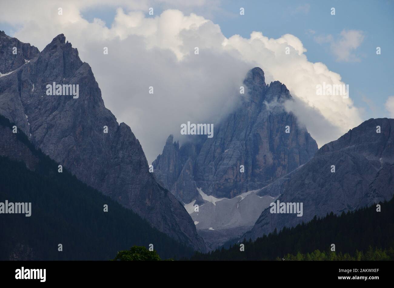 Dal villaggio di Sesto Pusteria si possono godere vedute eccellenti dell'vette che circondano la Val Fiscalina Foto Stock