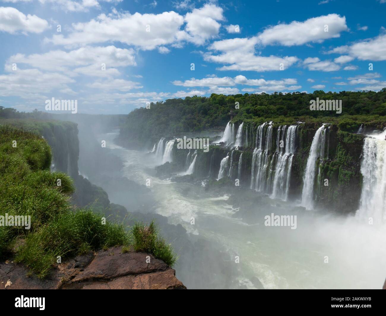 Gola del Diavolo, (Garganta del Diablo / Garganta do Diabo) Iguazu Falls (cascate Iguacu) come si vede dall'Iguazu Falls National Park, Argentina. Foto Stock